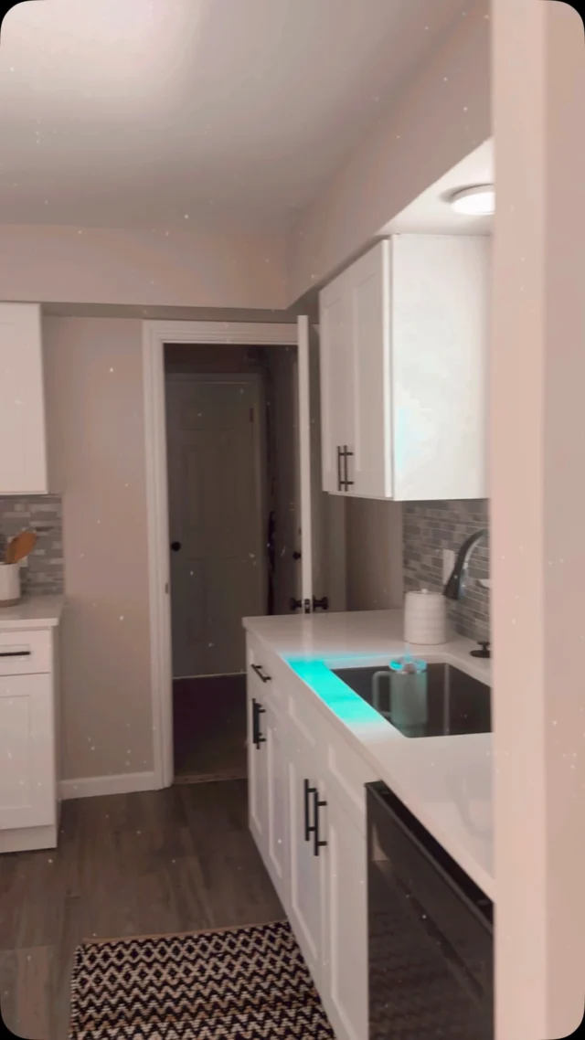 Another view at a home in North Ridgeville, that sold very quickly, due to our empty staging services. Yup, we helped make that happen for this seller! If you are a realtor or a seller about to go on the market, happy to chat about your staging needs. We offer a variety of services to help you sell quickly and get the most value. 

#homestaging #roomlautstaging #stagingsells